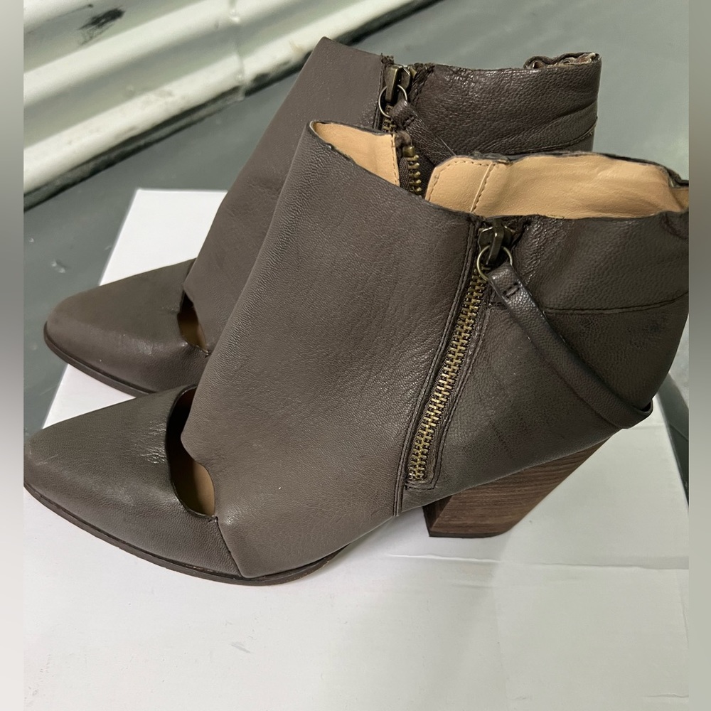 Peep Booties. - Picture 3 of 5